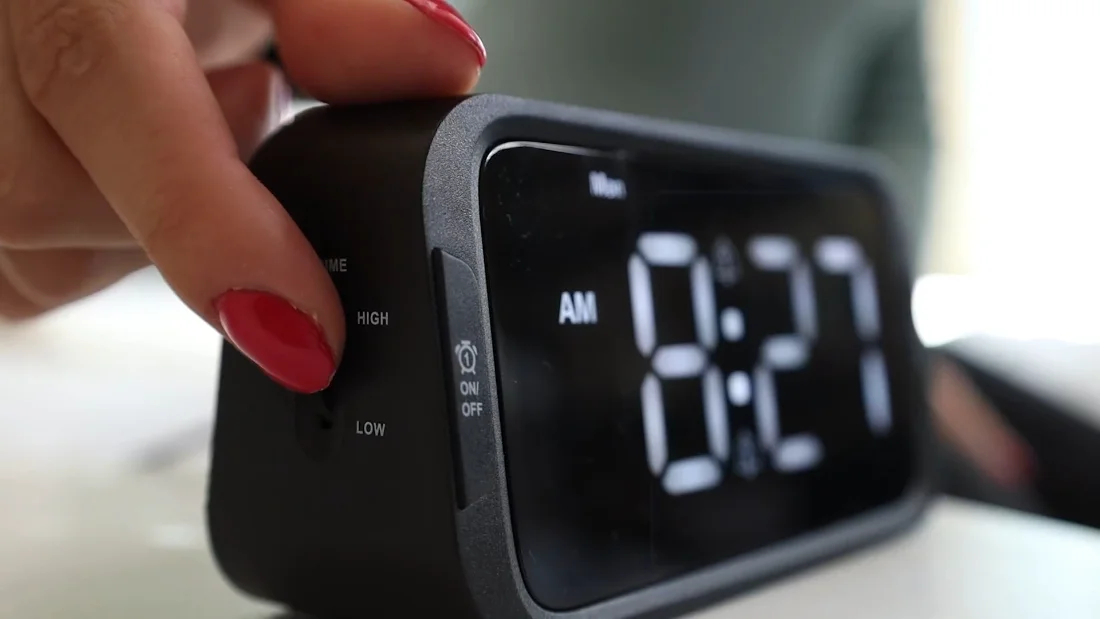The volume dial on a UE218 runs from 30 to 110 decibels.