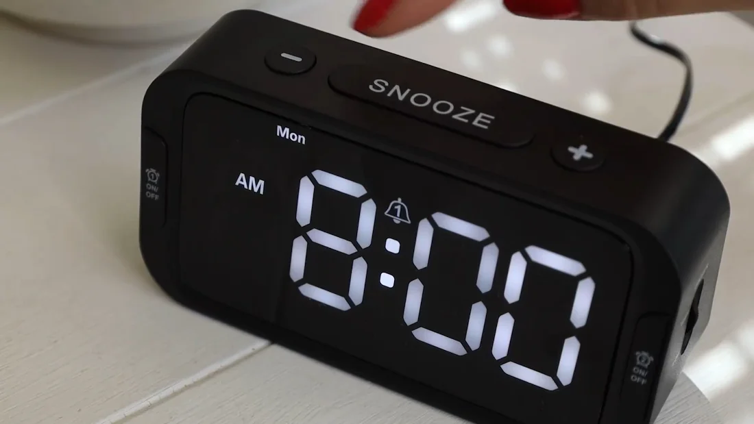 UE218 at 8:00, white LED. The dial to the right runs the brightness to zero.