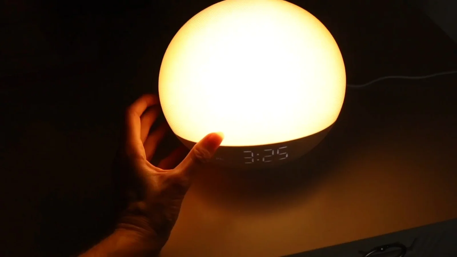 An Odokee H03 sunrise light at full brightness on a nightstand, display reading 3:25