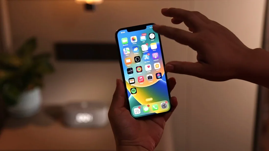 UE268: the pad takes a phone through a case, and the clock keeps its own time.